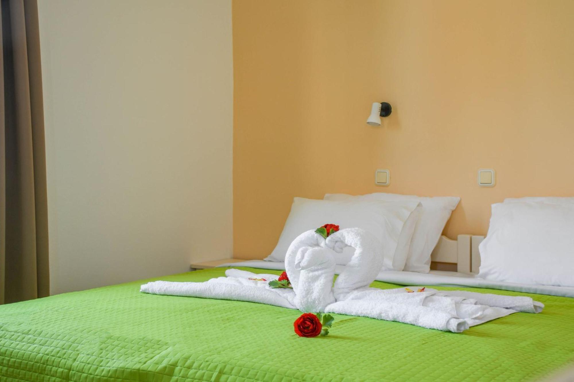Litinas Apartments With Pool Agia Marina Exterior foto